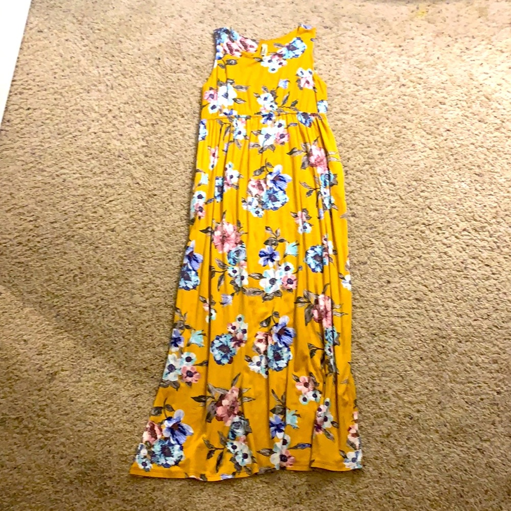 Pretty long dress with flowers